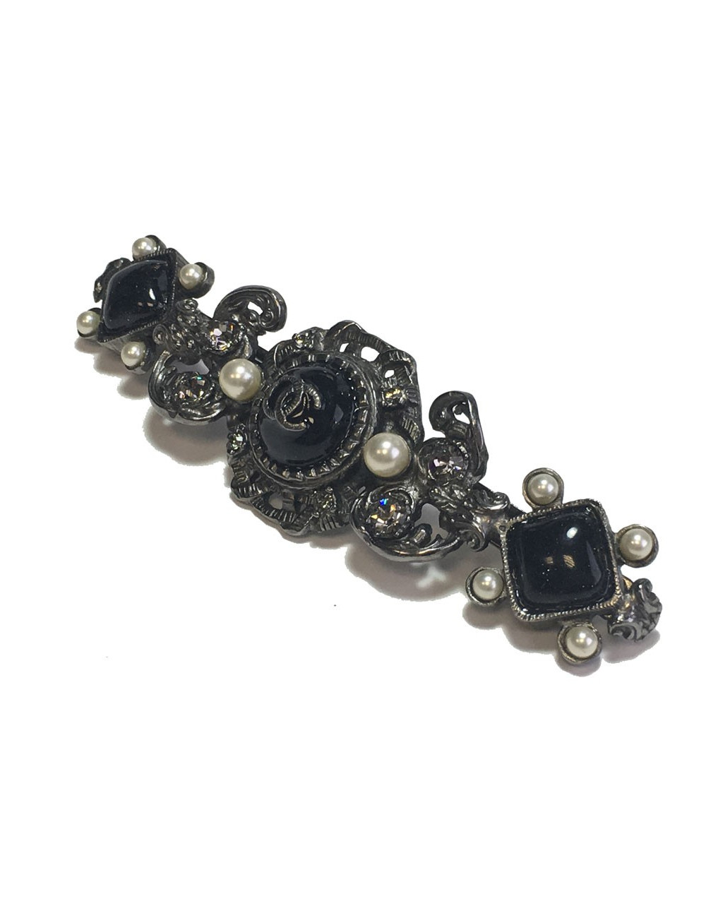 Barrette CHANEL en métal argenté perles nacrées, strass et pâte de verre noir pailletée