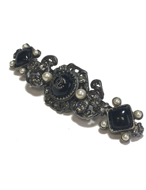 Barrette CHANEL en métal argenté perles nacrées, strass et pâte de verre noir pailletée