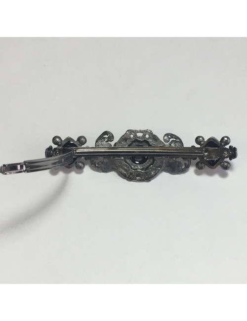 Barrette CHANEL en métal argenté perles nacrées, strass et pâte de verre noir pailletée