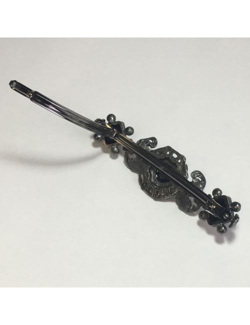 Barrette CHANEL en métal argenté perles nacrées, strass et pâte de verre noir pailletée