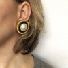Boucles d'oreille clips CHANEL Vintage perle nacrée et métal doré
