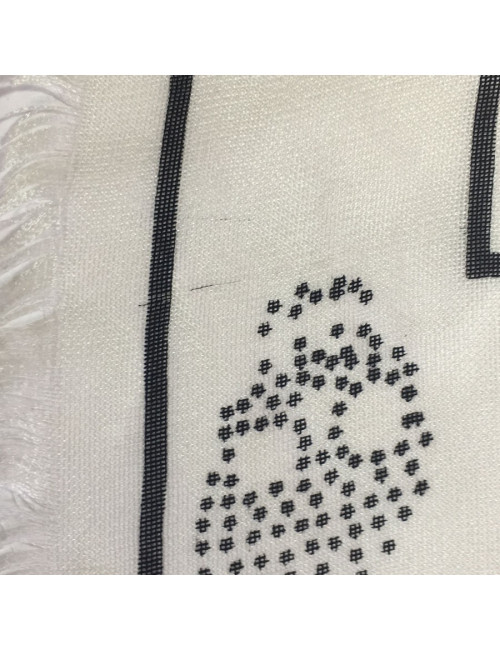 Étole Alexander McQueen en soie ivoire