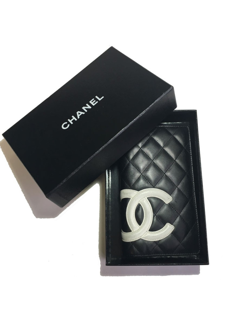 Portefeuille CHANEL Cambon en cuir matlassé noir intérieur rose
