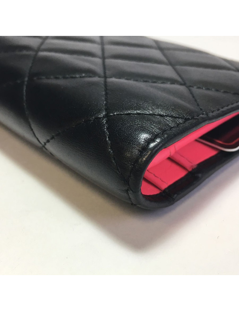 Portefeuille CHANEL Cambon en cuir matlassé noir intérieur rose