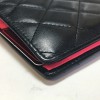 Portefeuille CHANEL Cambon en cuir matlassé noir intérieur rose