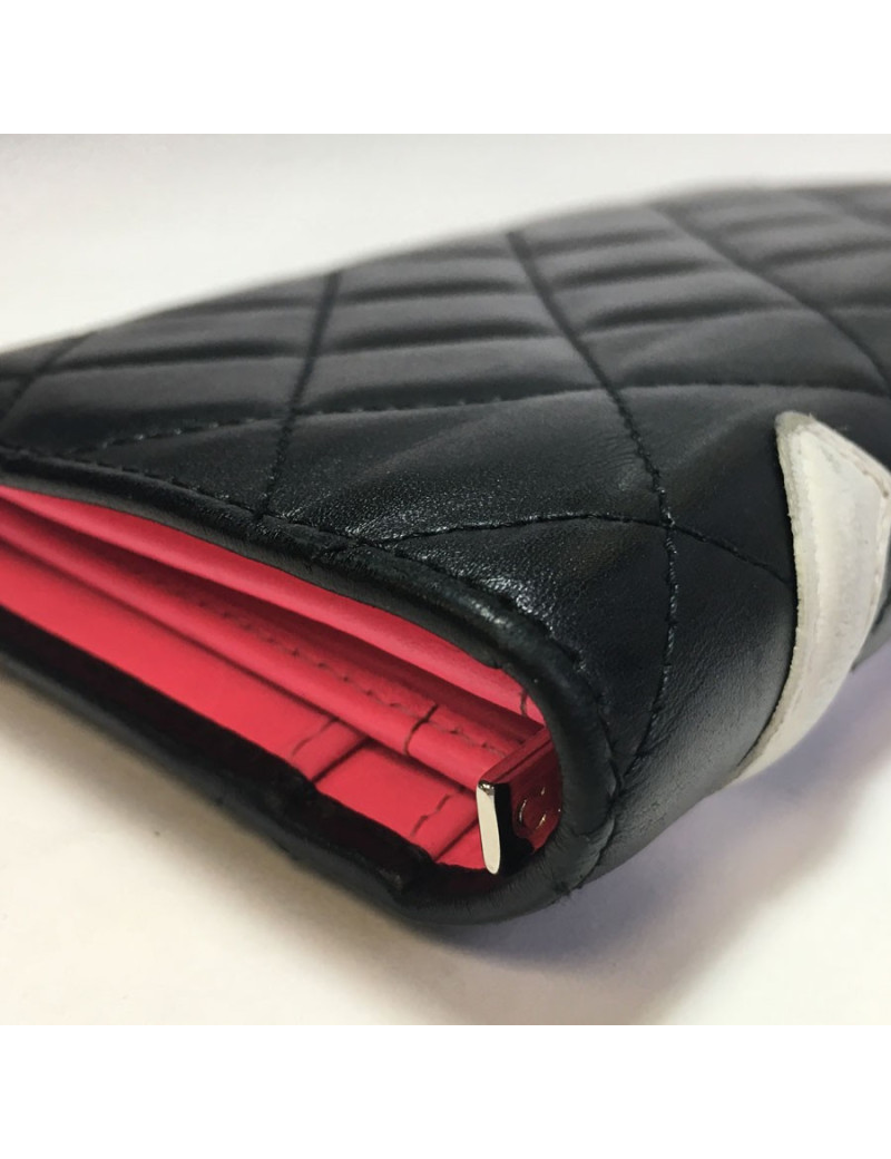 Portefeuille CHANEL Cambon en cuir matlassé noir intérieur rose