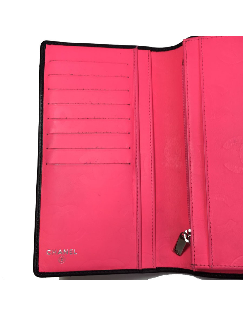 Portefeuille CHANEL Cambon en cuir matlassé noir intérieur rose