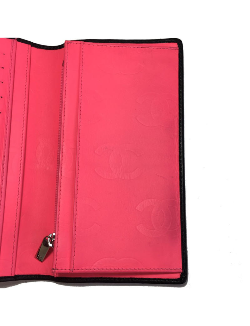 Portefeuille CHANEL Cambon en cuir matlassé noir intérieur rose