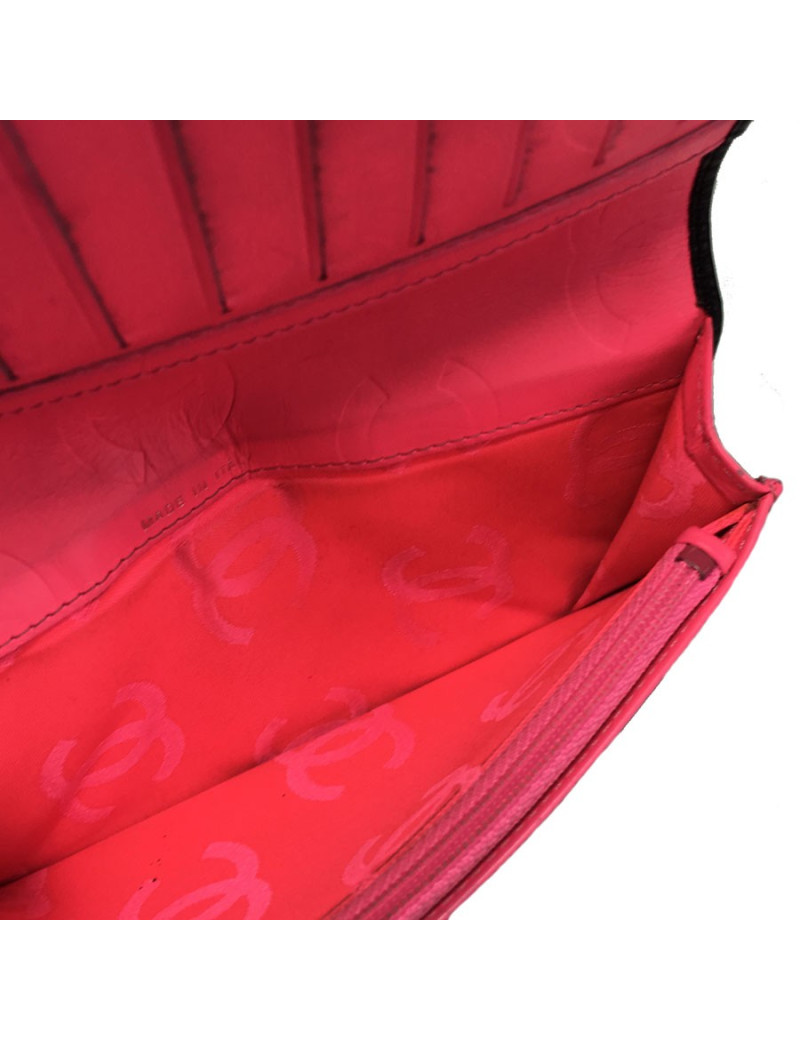Portefeuille CHANEL Cambon en cuir matlassé noir intérieur rose