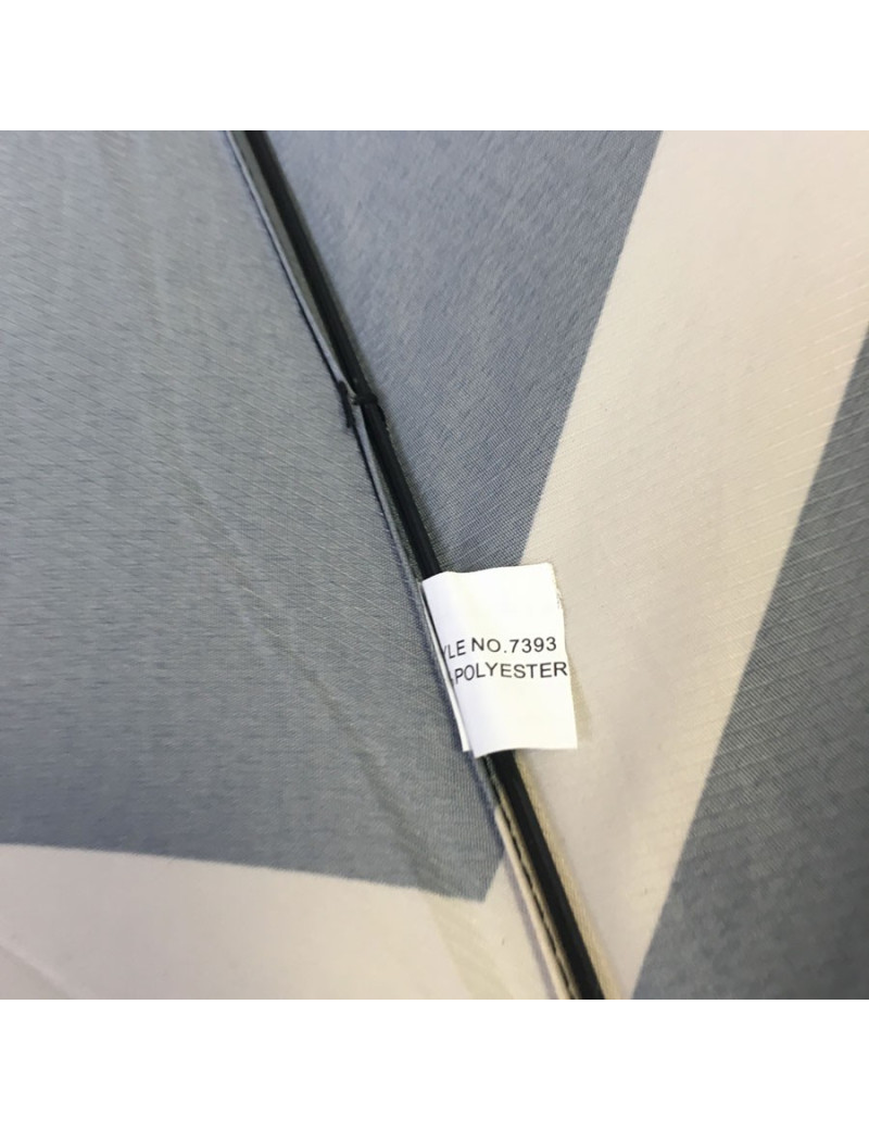 Parapluie CHANEL dans son sac avec chaînette