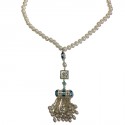  Collier "Paris-Dubaï" CHANEL en métal argenté, perles nacrées