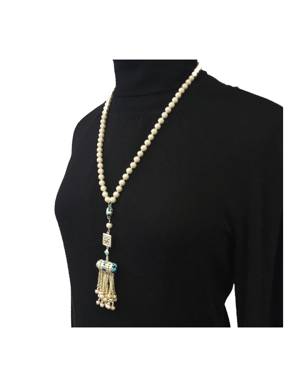 Collier "Paris-DubaïI" CHANEL en métal argenté, perles nacrées