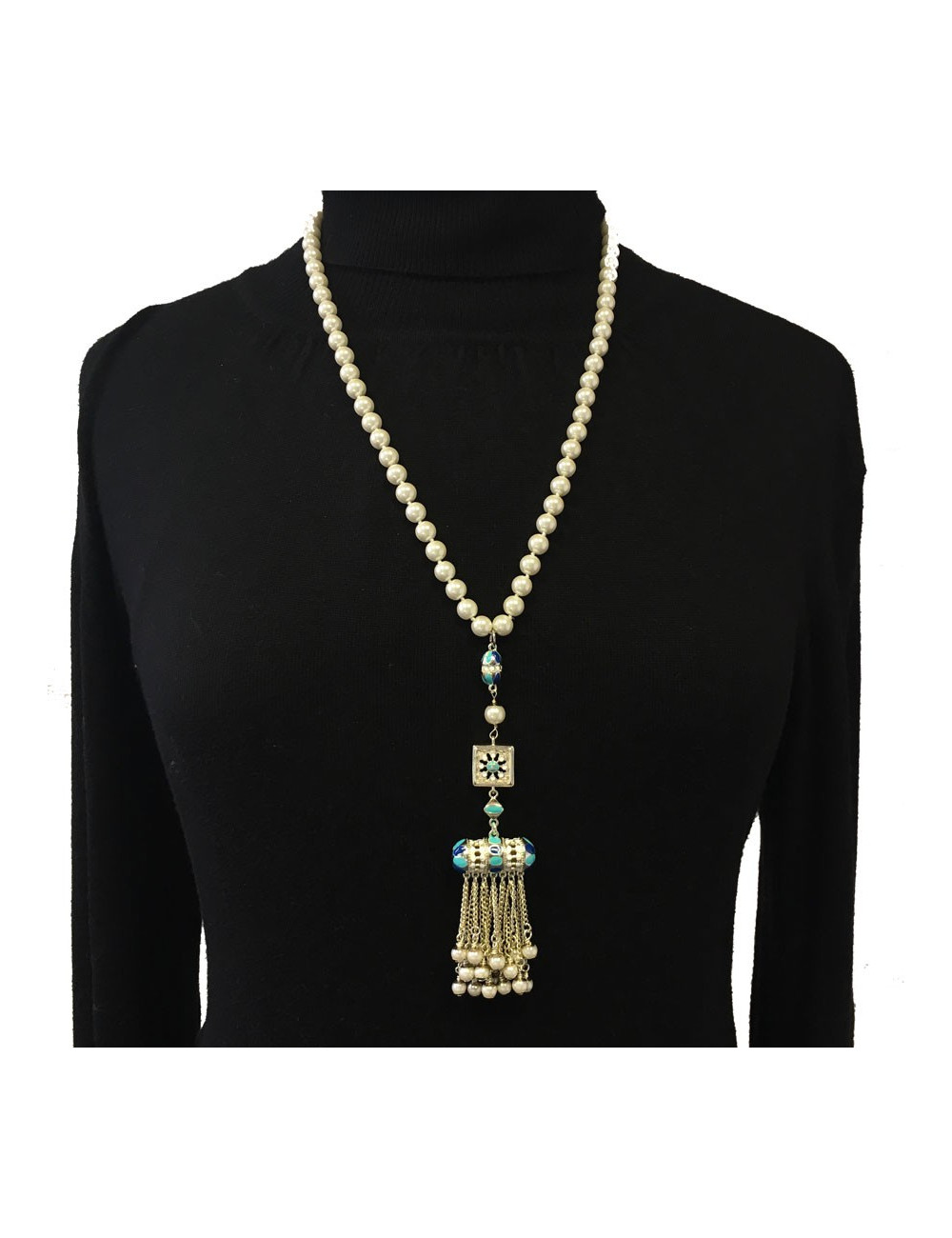 Collier "Paris-DubaïI" CHANEL en métal argenté, perles nacrées