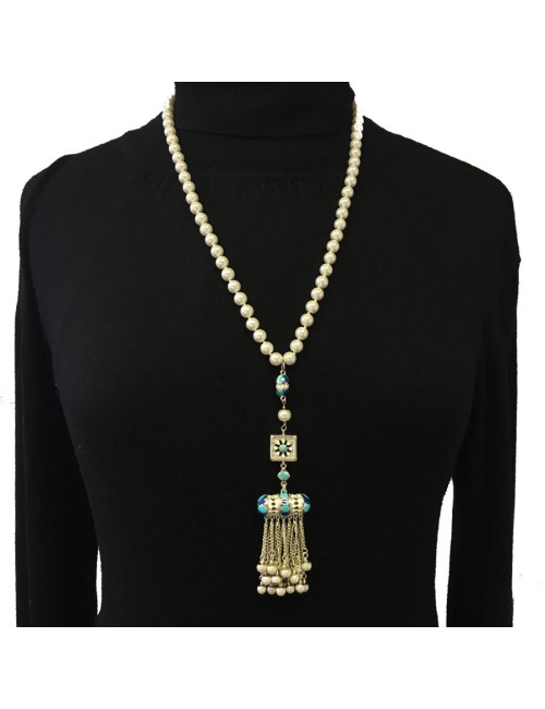 Collier "Paris-DubaïI" CHANEL en métal argenté, perles nacrées