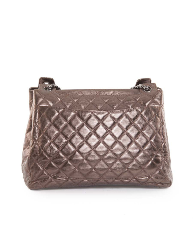CHANEL tote bag in Glossy brown shiny quilted leather 
