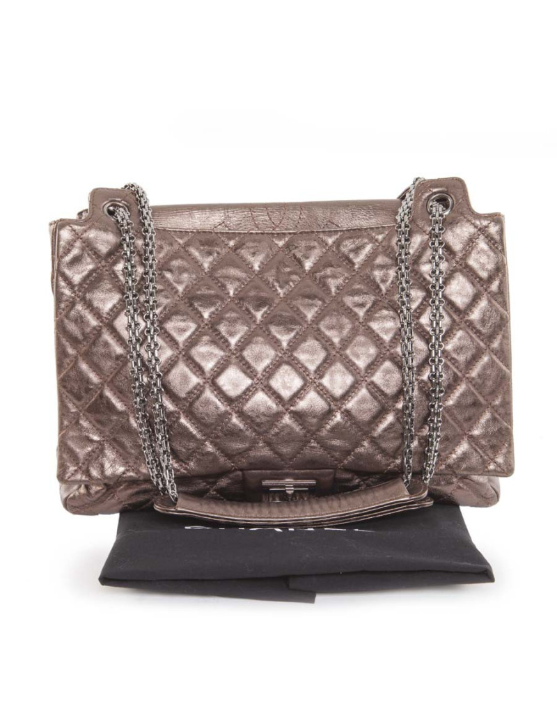 CHANEL tote bag in Glossy brown shiny quilted leather 