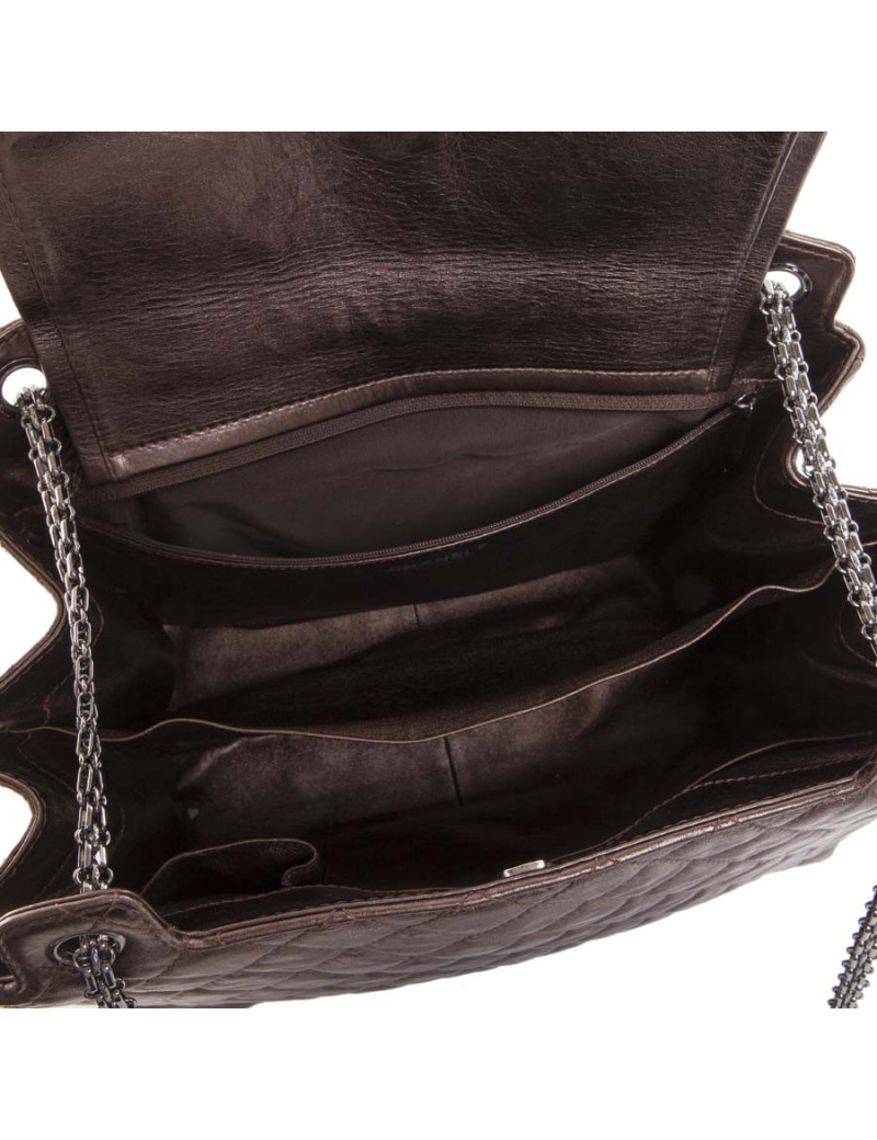 CHANEL tote bag in Glossy brown shiny quilted leather 