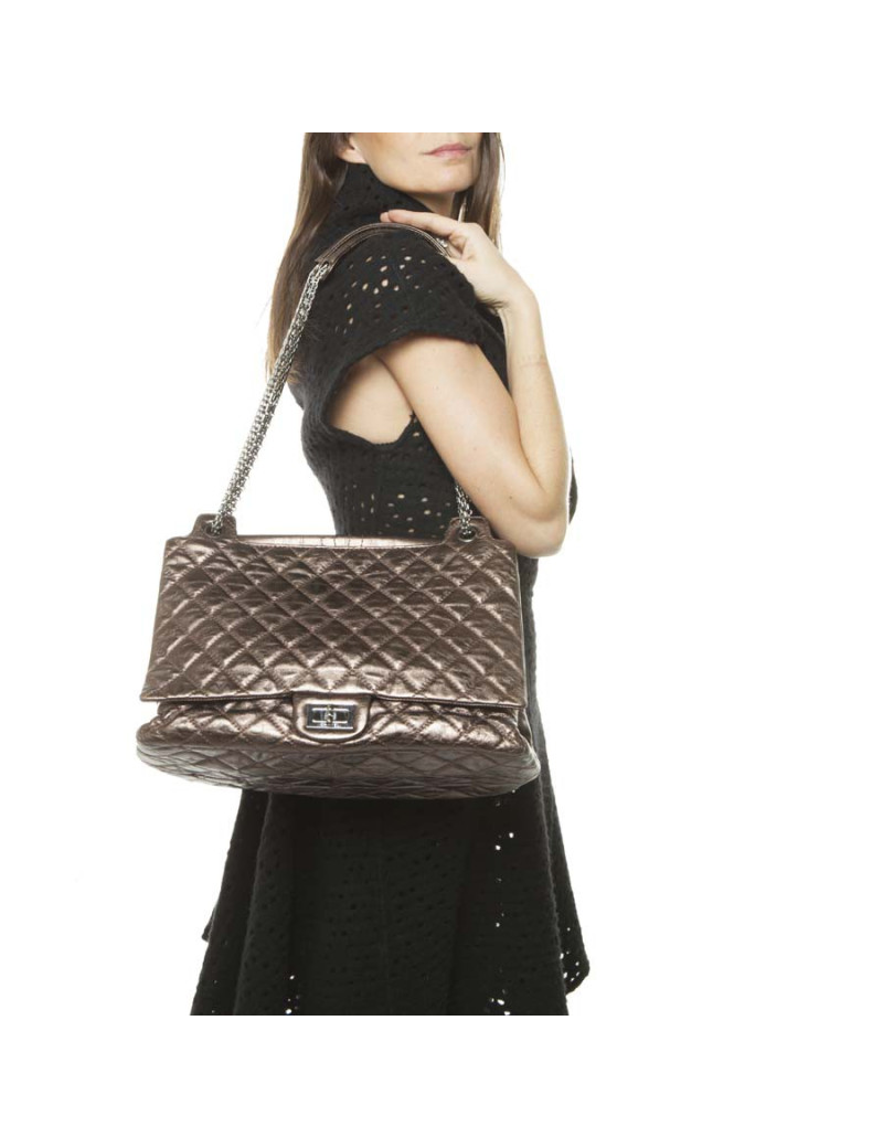 CHANEL tote bag in Glossy brown shiny quilted leather 