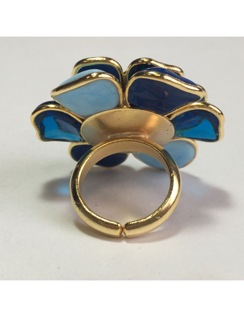 Bague MARGUERITE DE VALOIS camélia T50 en métal doré et pâte de verre bleue