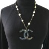 CHANEL CC pendant necklace with gilded metal, black and pearly pearls