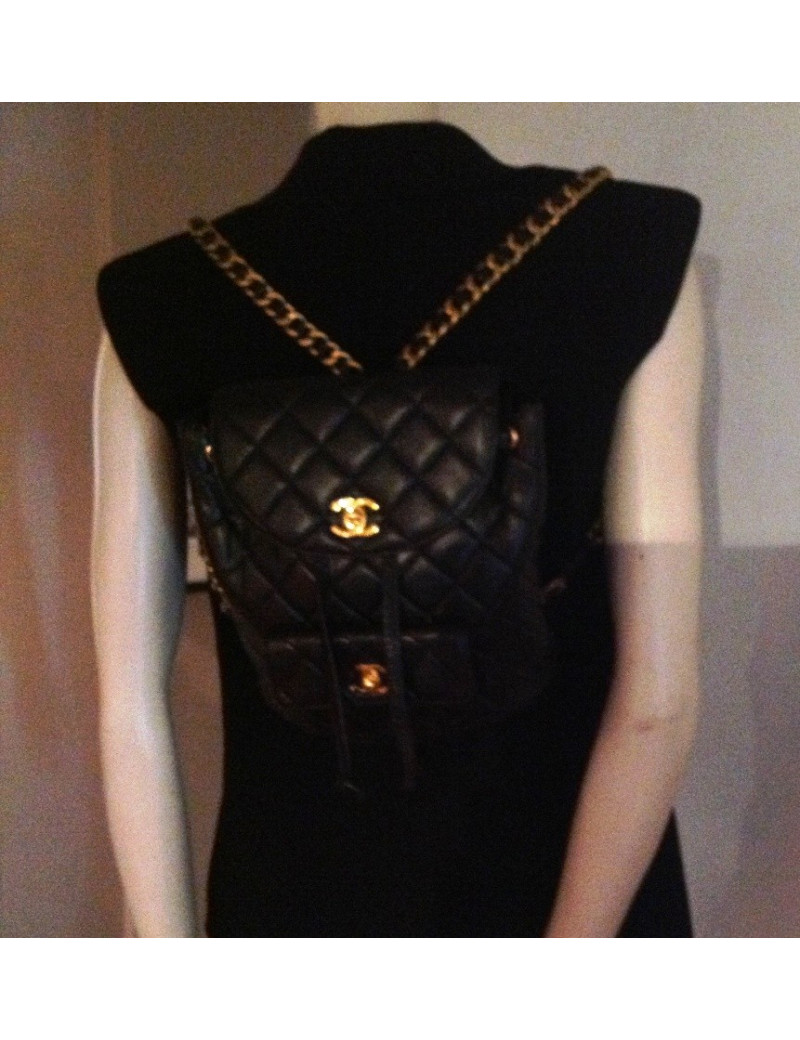 Sac à dos vintage CHANEL agneau matelassé noir