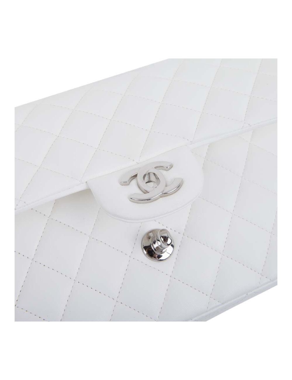 Sac timeless CHANEL cuir d'agneau blanc matelassé