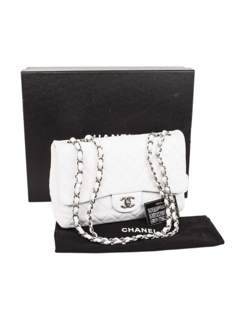 CHANEL Jumbo bag in white grained leather