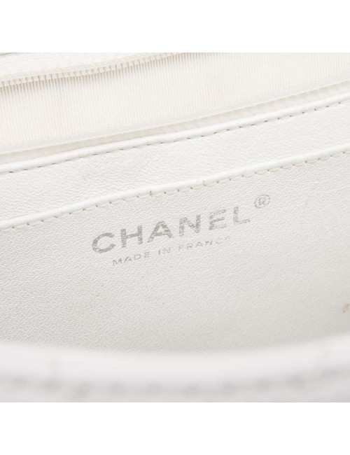 CHANEL Jumbo bag in white grained leather