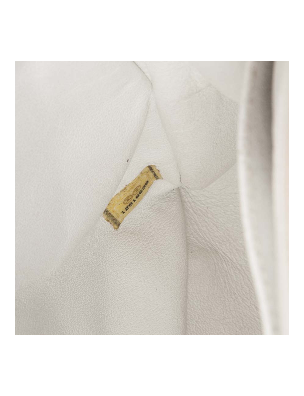 CHANEL Jumbo bag in white grained leather