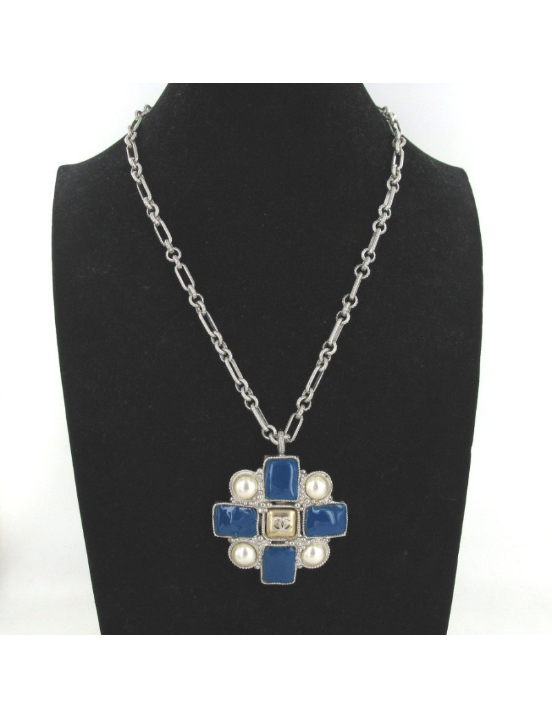 Collier CHANEL croix perles et pâte de verre
