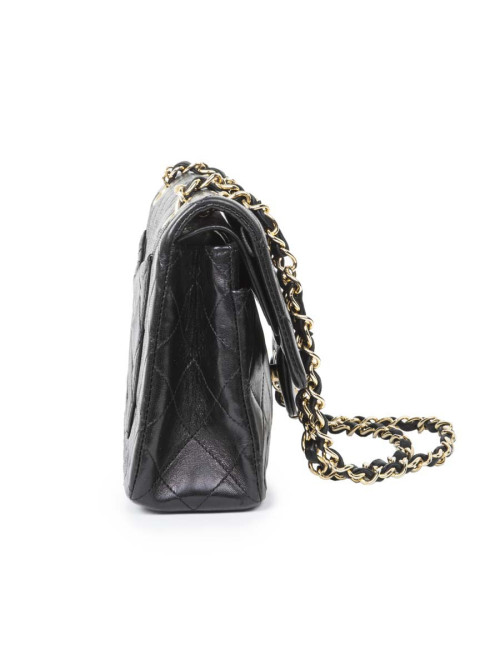 Timeless CHANEL black quilted smooth lambskin bag