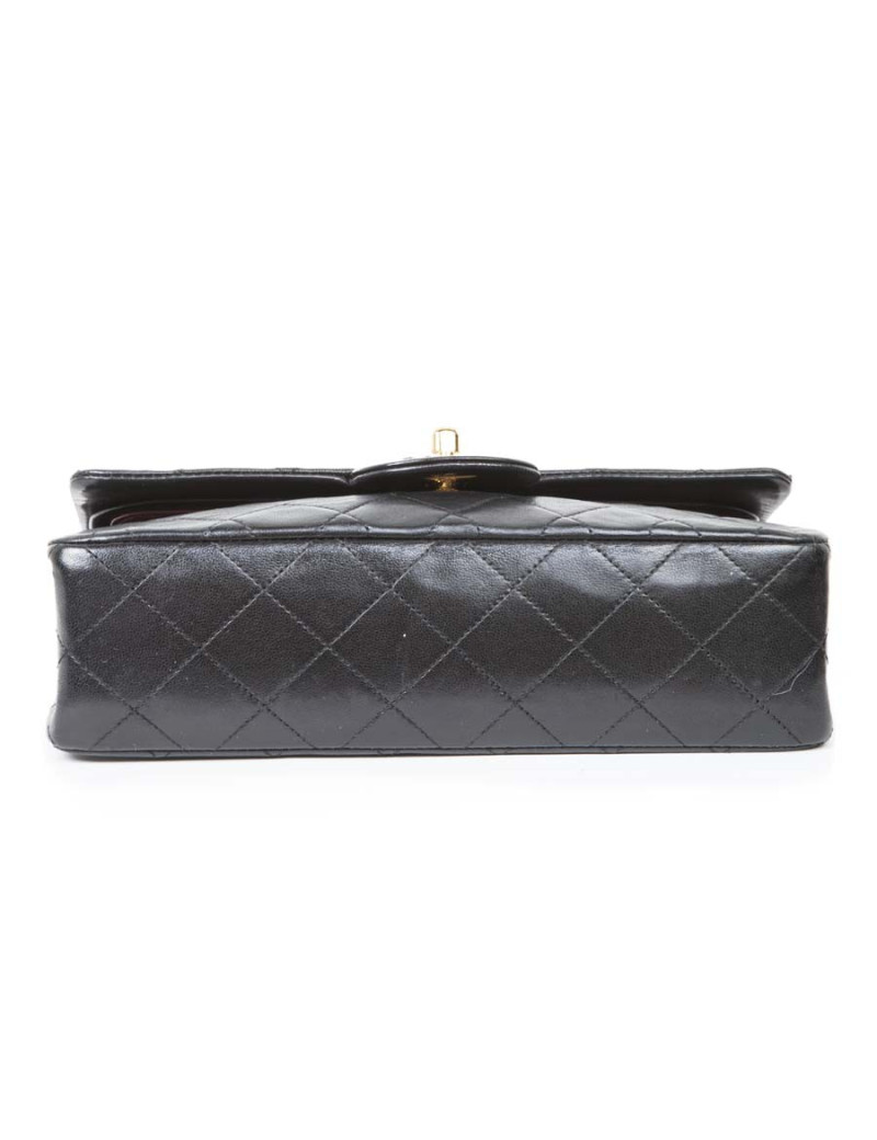 Timeless CHANEL black quilted smooth lambskin bag