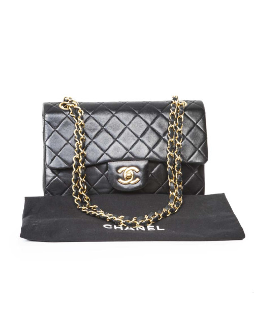 Timeless CHANEL black quilted smooth lambskin bag