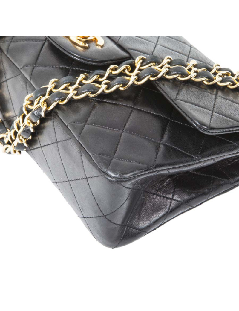 Timeless CHANEL black quilted smooth lambskin bag