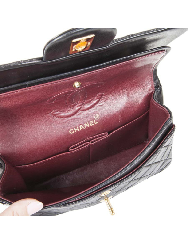 Sac Timeless CHANEL cuir d'agneau lisse matelassé noir