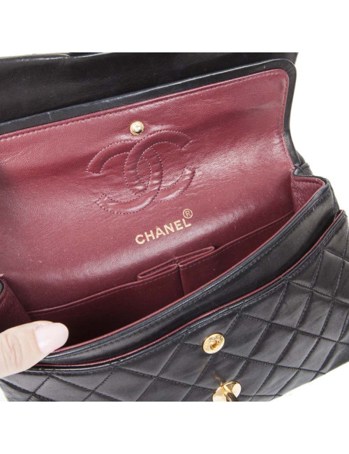 Sac Timeless CHANEL cuir d'agneau lisse matelassé noir