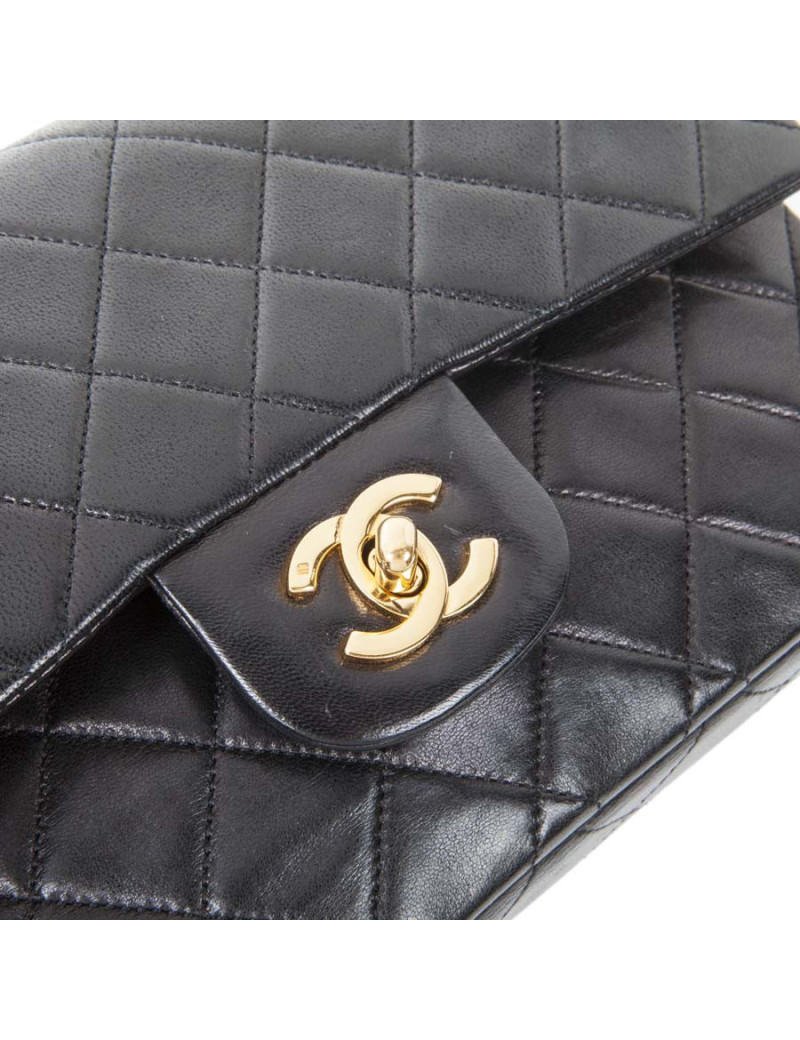 Timeless CHANEL black quilted smooth lambskin bag