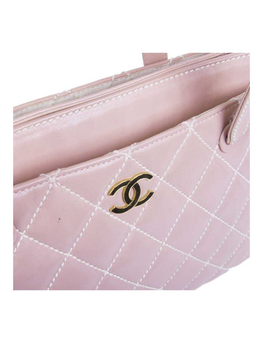 CHANEL pink shoulder bag in pink smooth leather