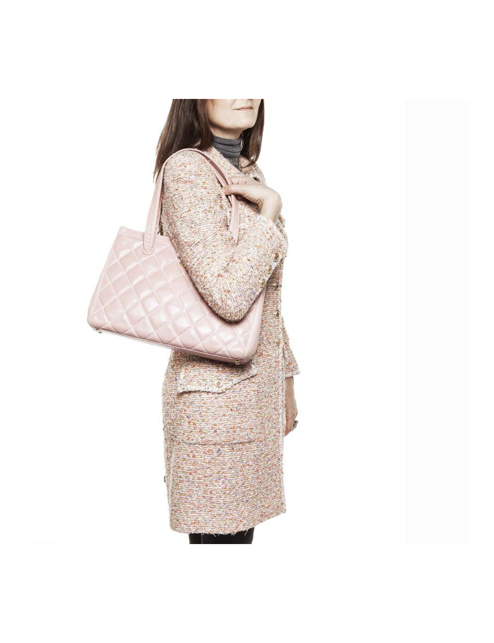 CHANEL pink shoulder bag in pink smooth leather