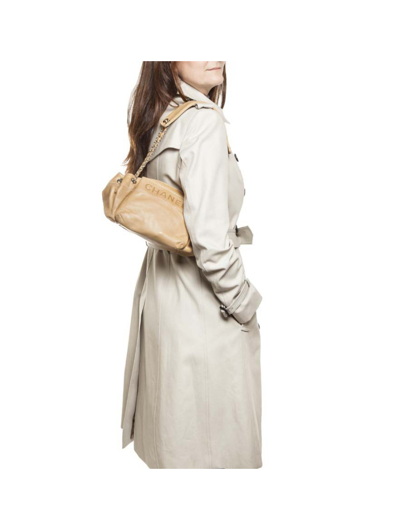 CHANEL bag in beige lambskin