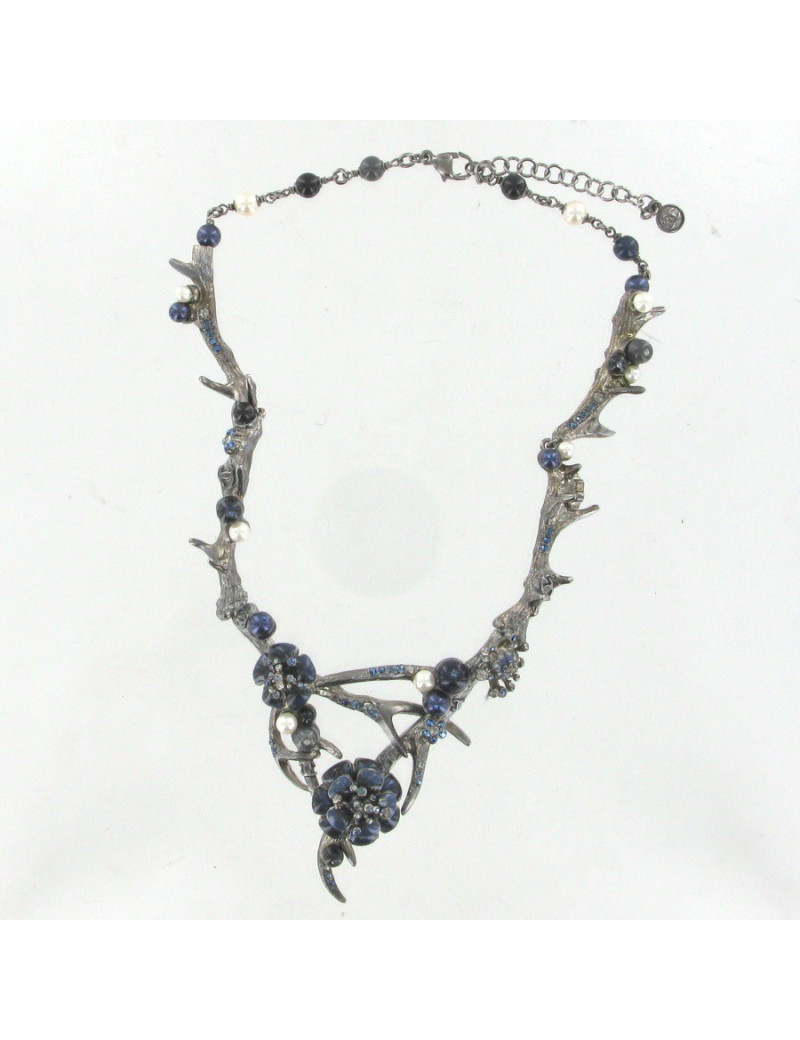 Collier CHANEL bois de cerf et camélias