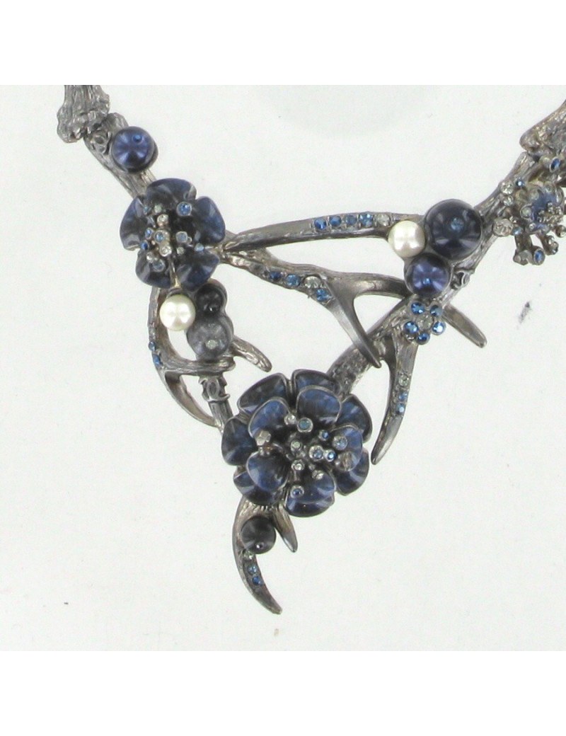 Collier CHANEL bois de cerf et camélias