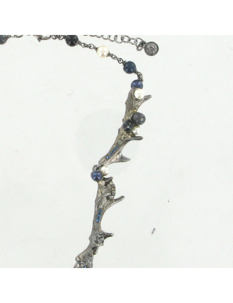 Collier CHANEL bois de cerf et camélias