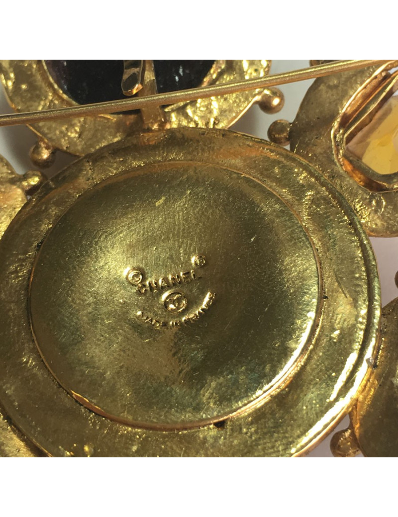 CHANEL couture vintage brooch in gilt metal and molten glass