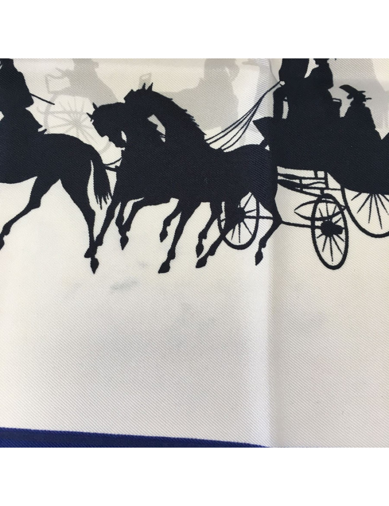 Carré HERMES "Le Bois de Boulogne" en soie bleue, or et ivoire