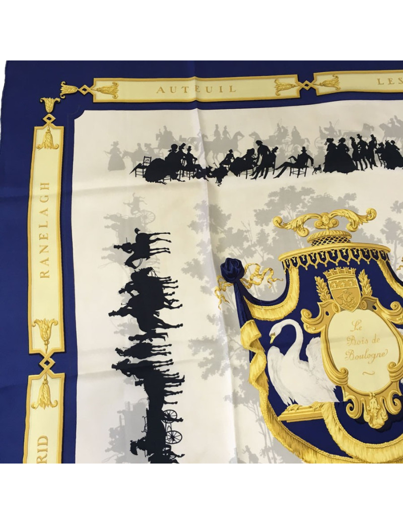 Carré HERMES "Le Bois de Boulogne" en soie bleue, or et ivoire