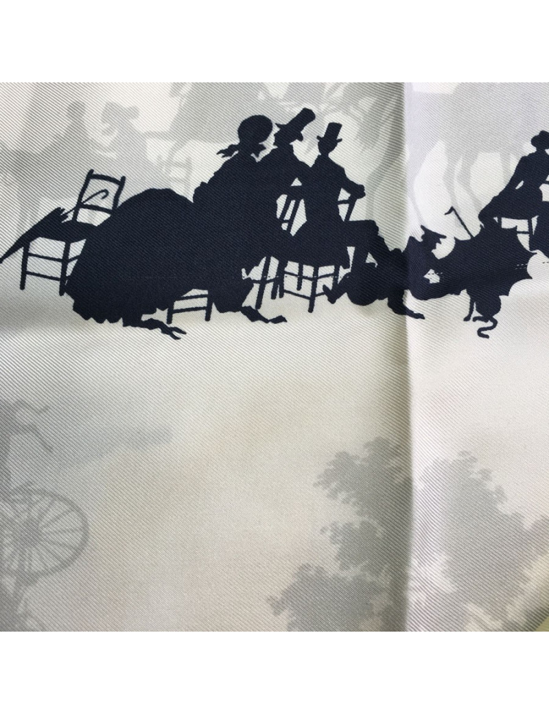 Carré HERMES "Le Bois de Boulogne" en soie bleue, or et ivoire