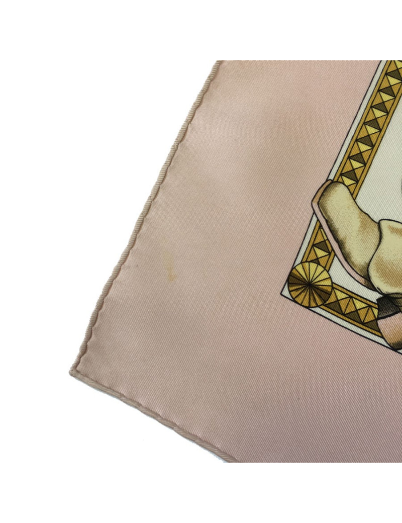 Carré HERMES 'Présentation de chevaux" vintage en soie rose, ivoire et or