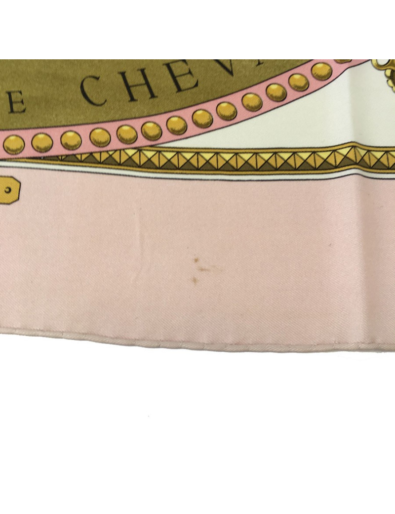 Carré HERMES 'Présentation de chevaux" vintage en soie rose, ivoire et or
