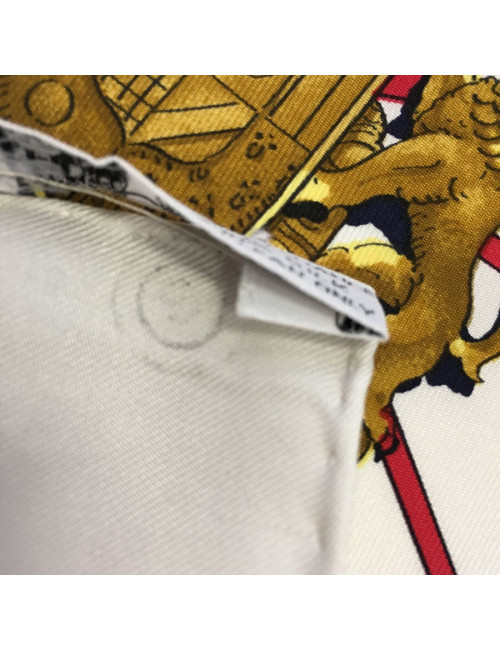 xxx Carré HERMES "Springs" en soie multicolore sur fond blanc